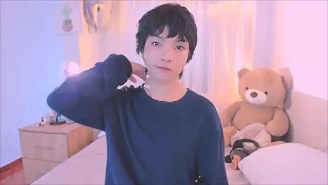 AllanYong18 online show from October 4, 2025, 12:50 pm