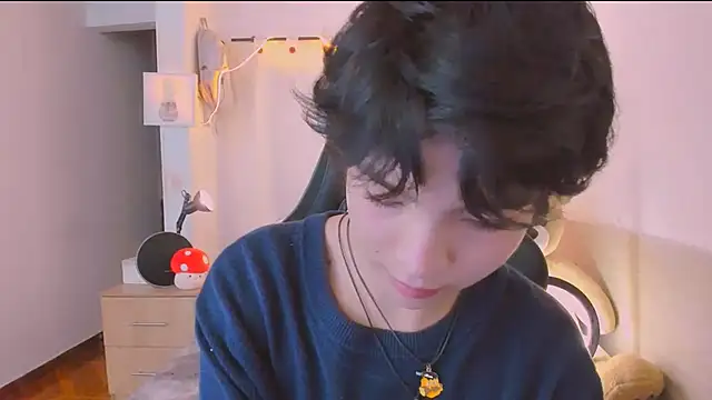 Snapshot of AllanYong18 chatting on April 6, 2026, 7:42 am AllanYong18 online show from April 6, 2026, 7:42 am