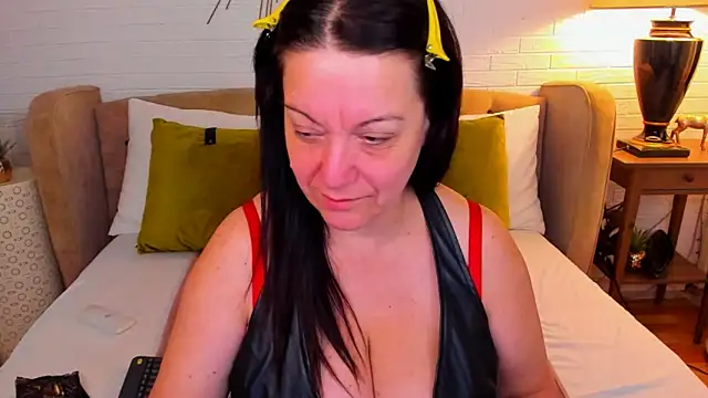 Snapshot of SarahGrays chatting on October 2, 2025, 8:23 pm SarahGrays online show from October 2, 2025, 8:23 pm