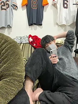 Snapshot of K0718 chatting on February 25, 2026, 10:37 am K0718 online show from February 25, 2026, 10:37 am