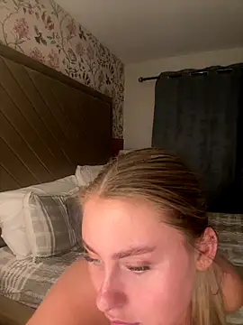 lucyRose xoxox online show from November 9, 2025, 6:01 pm