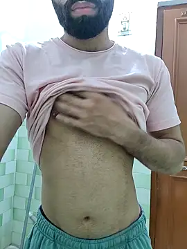 TOPMOON001 online show from October 21, 2025, 7:35 pm