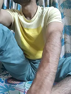 TOPMOON001 online show from April 1, 2026, 7:44 pm