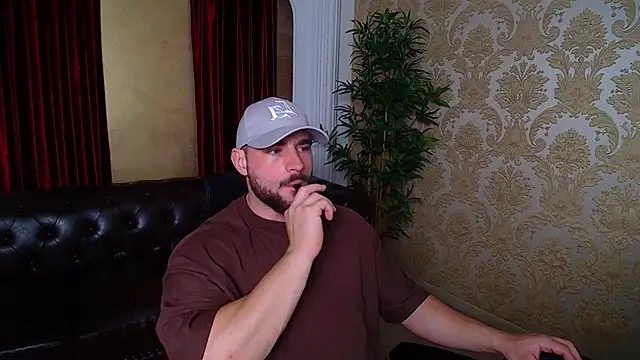 Snapshot of AdamJamesonn chatting on November 22, 2025, 5:17 am AdamJamesonn online show from November 22, 2025, 5:17 am