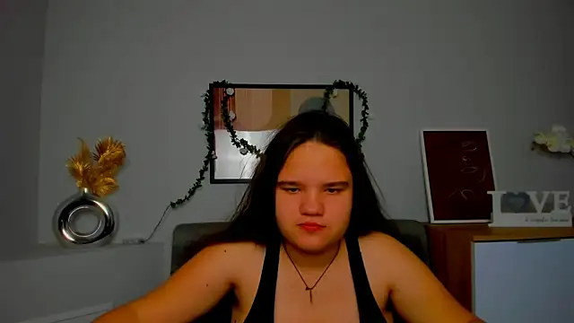 Snapshot of AdeleCruz chatting on February 22, 2025, 1:02 pm AdeleCruz online show from February 22, 2025, 1:02 pm