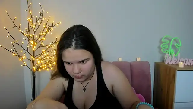 Snapshot of AdeleCruz chatting on February 20, 2025, 4:25 pm AdeleCruz online show from February 20, 2025, 4:25 pm