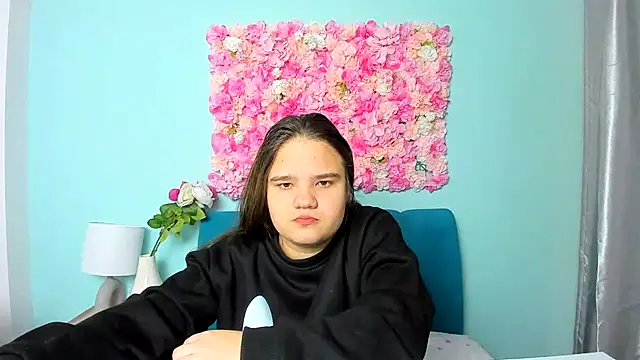Snapshot of AdeleCruz chatting on February 24, 2025, 12:59 pm AdeleCruz online show from February 24, 2025, 12:59 pm