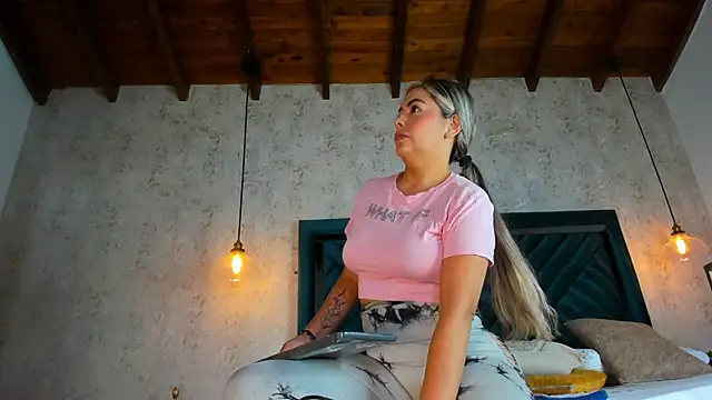 Marttina Ruiz online show from December 22, 2025, 7:25 pm