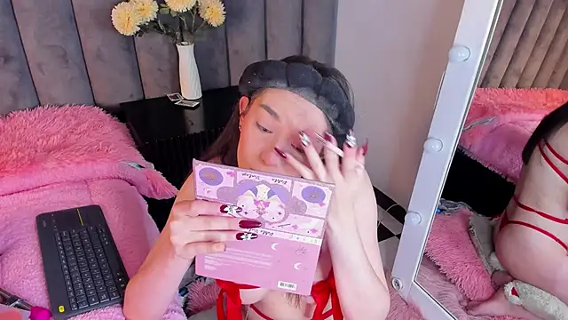 chelsea bolton  online show from November 17, 2025, 12:31 pm