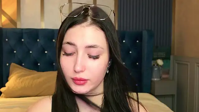 Snapshot of EmmaLawrens chatting on September 20, 2025, 3:39 pm EmmaLawrens online show from September 20, 2025, 3:39 pm