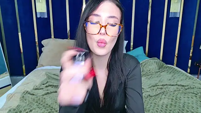 Snapshot of EmmaLawrens chatting on February 22, 2025, 8:42 pm EmmaLawrens online show from February 22, 2025, 8:42 pm