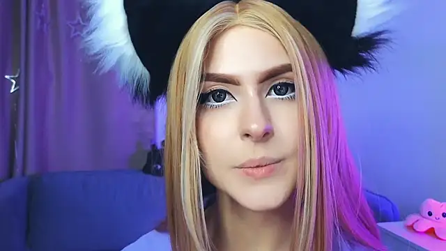 Emily  Mooree online show from February 10, 2025, 7:15 am