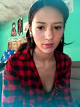 Snapshot of Cleo_Hott chatting on November 4, 2025, 1:15 pm Cleo Hott online show from November 4, 2025, 1:15 pm