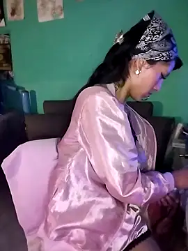 Snapshot of Cleo_Hott chatting on November 5, 2025, 5:32 am Cleo Hott online show from November 5, 2025, 5:32 am