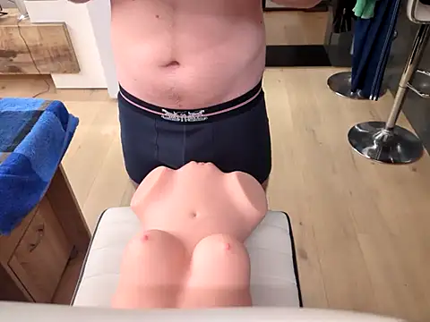 Snapshot of MacPlesure chatting on January 15, 2025, 5:37 pm MacPlesure online show from January 15, 2025, 5:37 pm