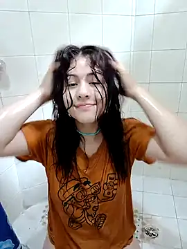 Snapshot of MiaQueen021 chatting on October 6, 2025, 5:13 pm MiaQueen021 online show from October 6, 2025, 5:13 pm