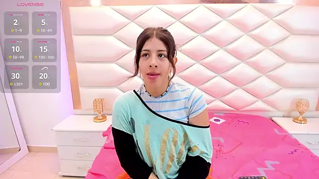 Snapshot of MiaQueen021 chatting on February 26, 2025, 12:27 pm MiaQueen021 online show from February 26, 2025, 12:27 pm