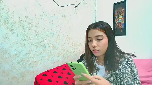 Snapshot of Rousse_violett chatting on March 15, 2025, 8:21 pm Rousse violett online show from March 15, 2025, 8:21 pm