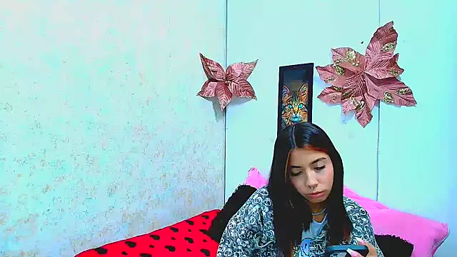 Snapshot of Rousse_violett chatting on February 4, 2025, 8:17 pm Rousse violett online show from February 4, 2025, 8:17 pm