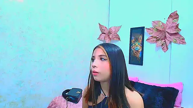 Snapshot of Rousse_violett chatting on February 1, 2025, 8:16 pm Rousse violett online show from February 1, 2025, 8:16 pm