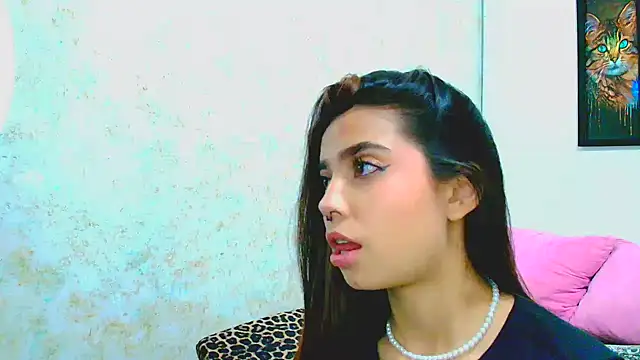Snapshot of Rousse_violett chatting on February 27, 2025, 8:09 pm Rousse violett online show from February 27, 2025, 8:09 pm