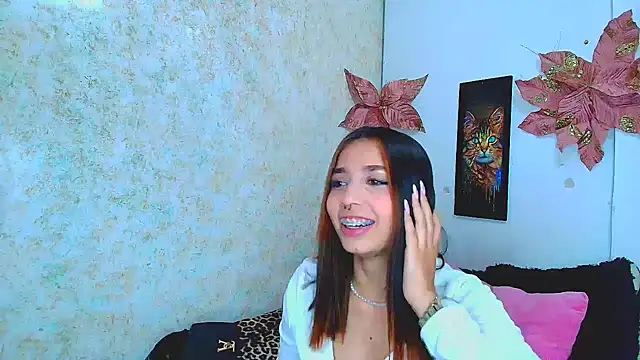 Snapshot of Rousse_violett chatting on February 6, 2025, 8:13 pm Rousse violett online show from February 6, 2025, 8:13 pm