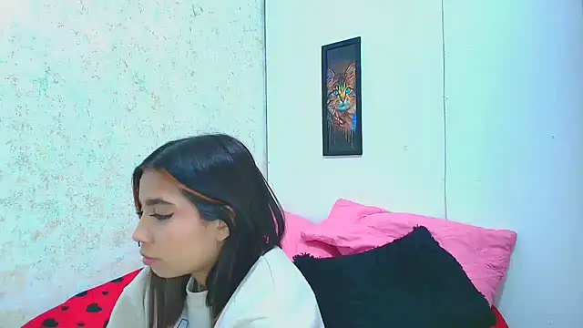 Snapshot of Rousse_violett chatting on March 17, 2025, 12:53 am Rousse violett online show from March 17, 2025, 12:53 am