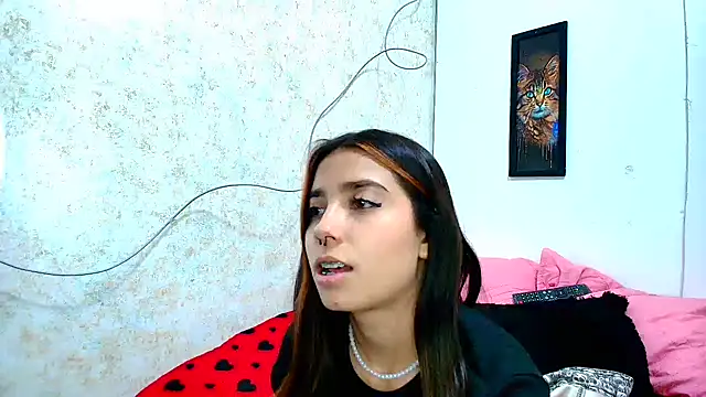 Snapshot of Rousse_violett chatting on March 14, 2025, 9:32 pm Rousse violett online show from March 14, 2025, 9:32 pm