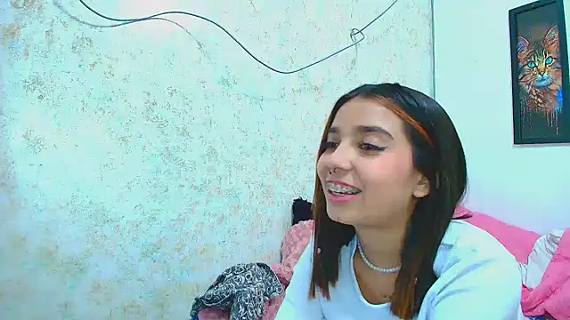 Snapshot of Rousse_violett chatting on March 20, 2025, 10:07 pm Rousse violett online show from March 20, 2025, 10:07 pm