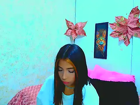 Snapshot of Rousse_violett chatting on January 30, 2025, 7:37 pm Rousse violett online show from January 30, 2025, 7:37 pm