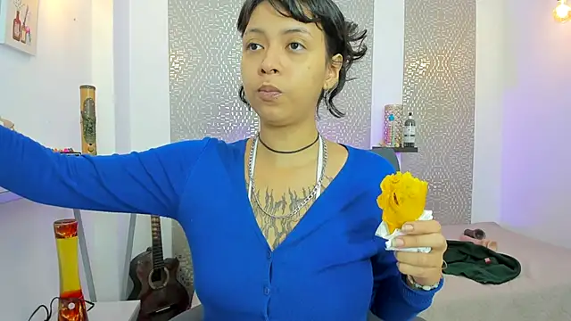 gabriela cortez online show from December 5, 2025, 1:21 pm