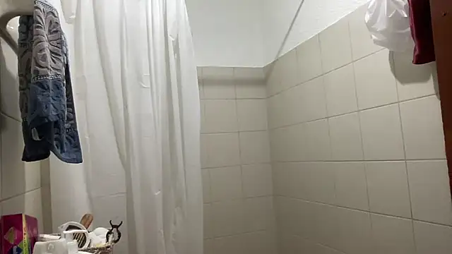 LunaBeya online show from December 18, 2025, 10:41 am