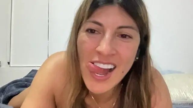 Snapshot of LunaBeya chatting on October 9, 2025, 2:23 am LunaBeya online show from October 9, 2025, 2:23 am