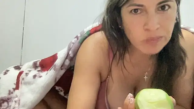 LunaBeya online show from November 4, 2025, 11:08 pm