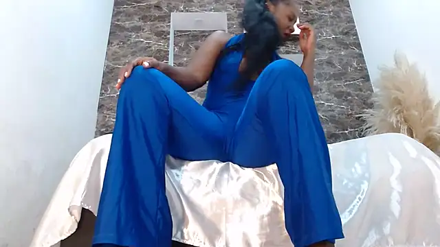 RAICHELLCOOPER1 online show from September 19, 2025, 3:49 pm