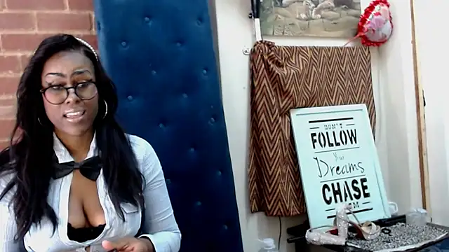 Snapshot of PEBBLES365 chatting on March 9, 2025, 11:47 am PEBBLES365 online show from March 9, 2025, 11:47 am