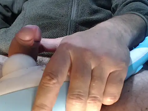 itsmeyes69 online show from December 4, 2025, 11:15 pm