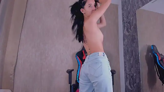 StefanyRousse online show from November 12, 2025, 11:47 am