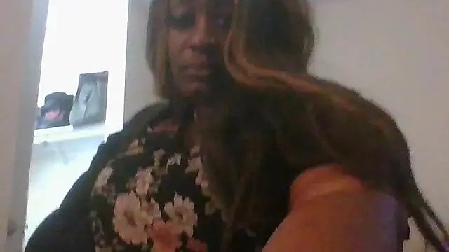 ExoticChocolit online show from December 4, 2025, 6:23 am