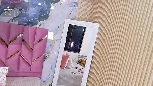 hotiergirl online show from November 28, 2025, 1:00 pm