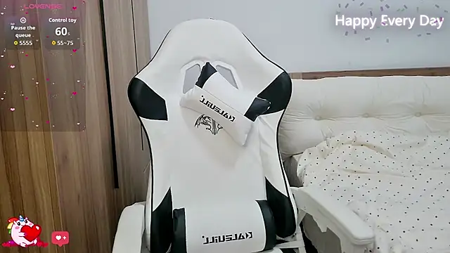 Snapshot of SlewVirus chatting on September 11, 2025, 6:30 pm SlewVirus online show from September 11, 2025, 6:30 pm