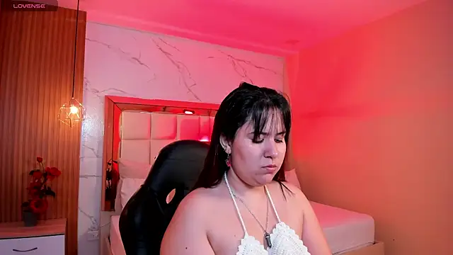 zoes milee online show from December 4, 2025, 11:20 am