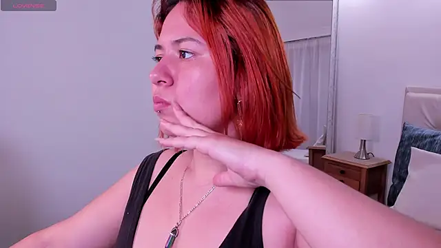Snapshot of zoes_milee chatting on February 4, 2025, 11:27 am zoes milee online show from February 4, 2025, 11:27 am