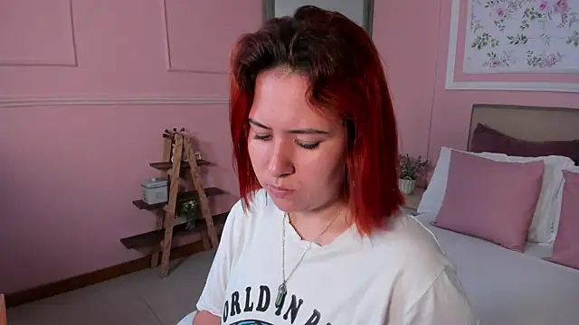 Snapshot of zoes_milee chatting on February 26, 2025, 11:21 am zoes milee online show from February 26, 2025, 11:21 am
