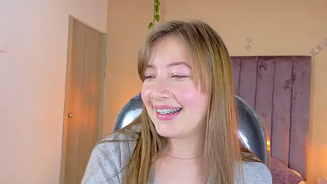 Snapshot of Dahlia_Rousse chatting on March 5, 2026, 5:04 am Dahlia Rousse online show from March 5, 2026, 5:04 am