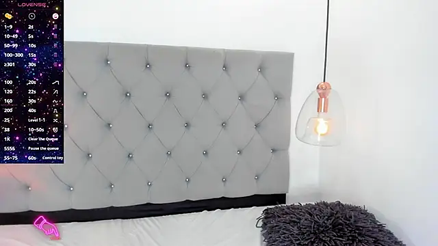 Cristal Bons online show from March 20, 2025, 9:13 pm