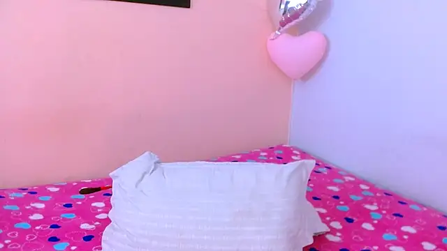 Snapshot of Mattilda_18 chatting on February 26, 2025, 12:09 am Mattilda 18 online show from February 26, 2025, 12:09 am