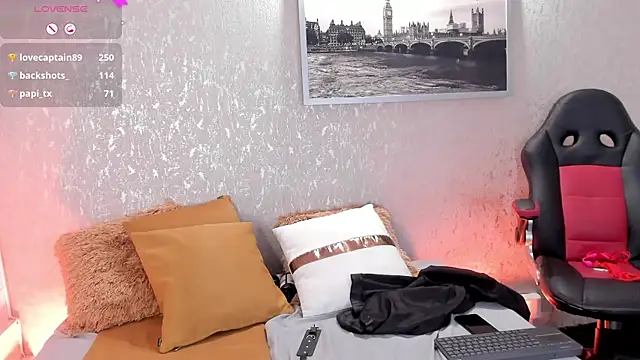 Snapshot of Luxury_Woman chatting on March 18, 2025, 3:12 am Luxury Woman online show from March 18, 2025, 3:12 am