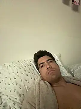 Snapshot of estremo06 chatting on March 8, 2026, 3:32 am estremo06 online show from March 8, 2026, 3:32 am