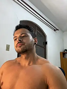 Snapshot of Lucasfit24 chatting on March 17, 2025, 12:04 pm Lucasfit24 online show from March 17, 2025, 12:04 pm